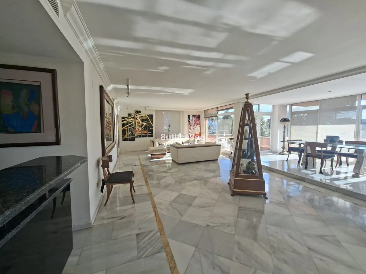 Middle Floor Apartment in Nueva Andalucía