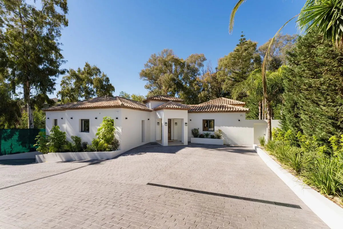 Detached Villa in Nueva Andalucía