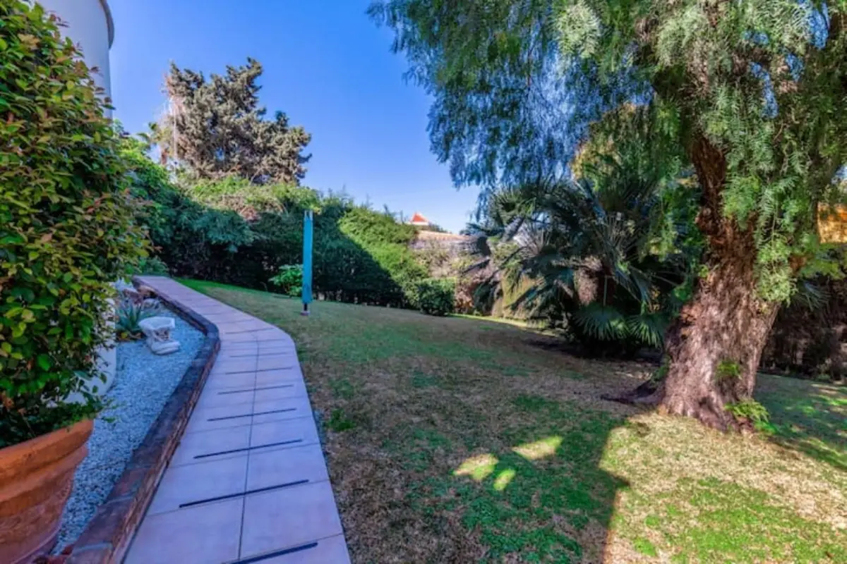 Detached Villa in Nueva Andalucía
