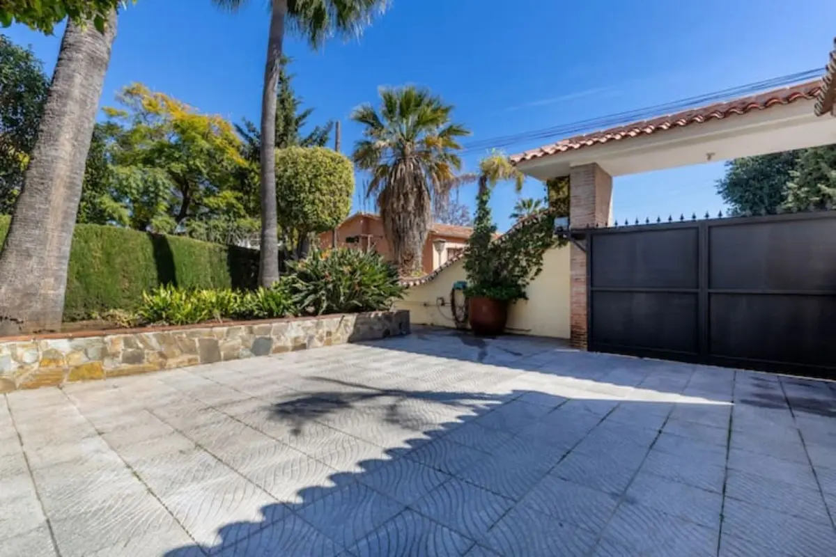 Detached Villa in Nueva Andalucía