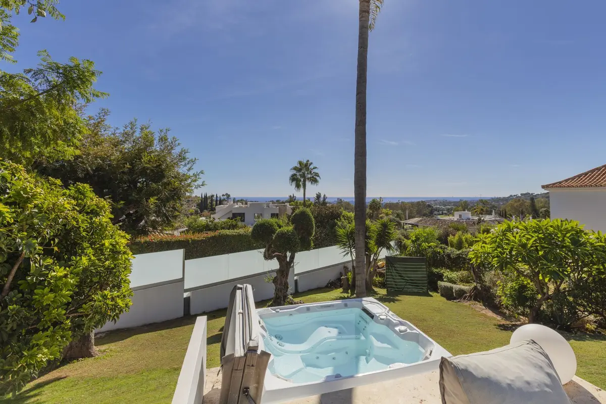 Detached Villa in Nueva Andalucía