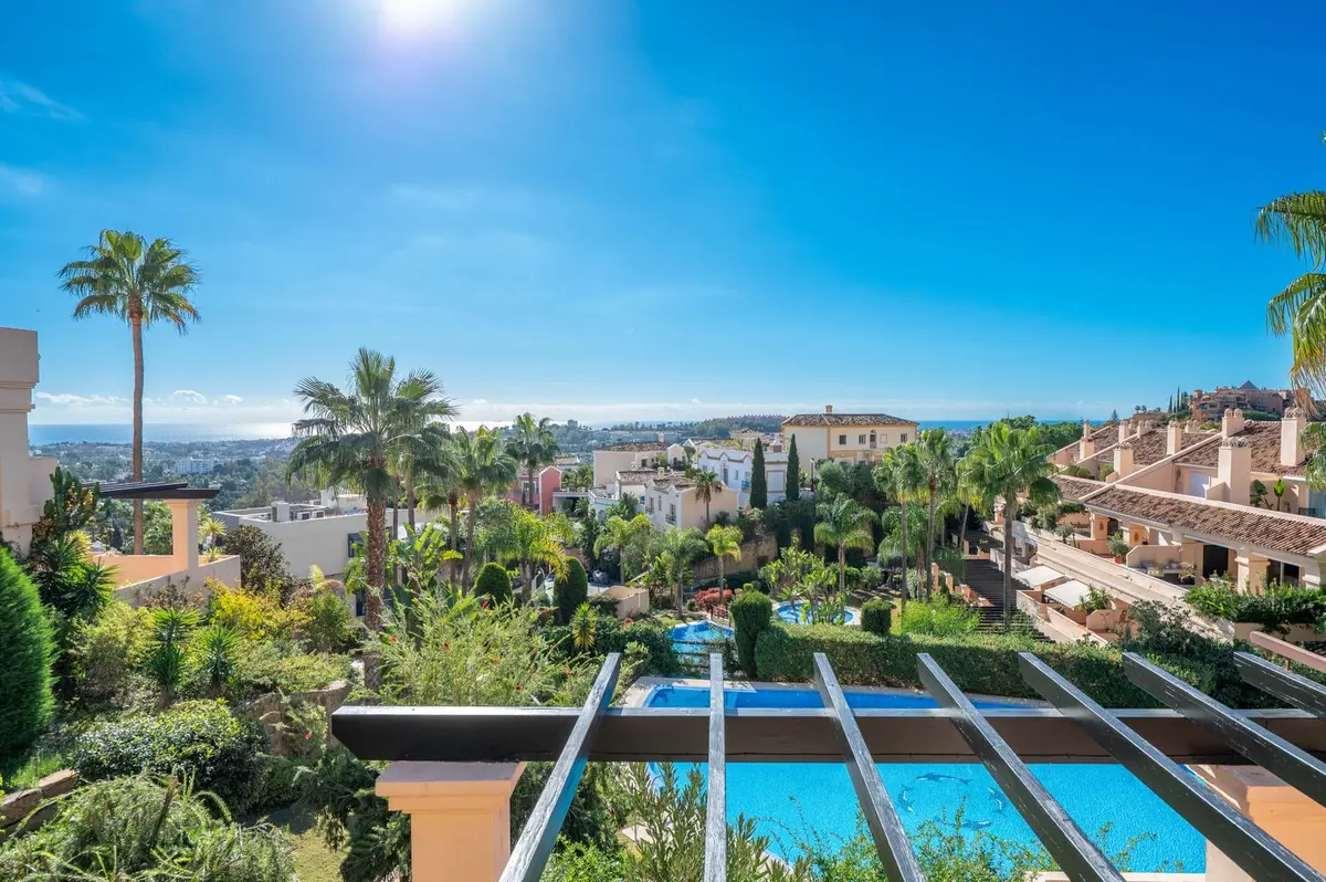 Middle Floor Apartment in Nueva Andalucía