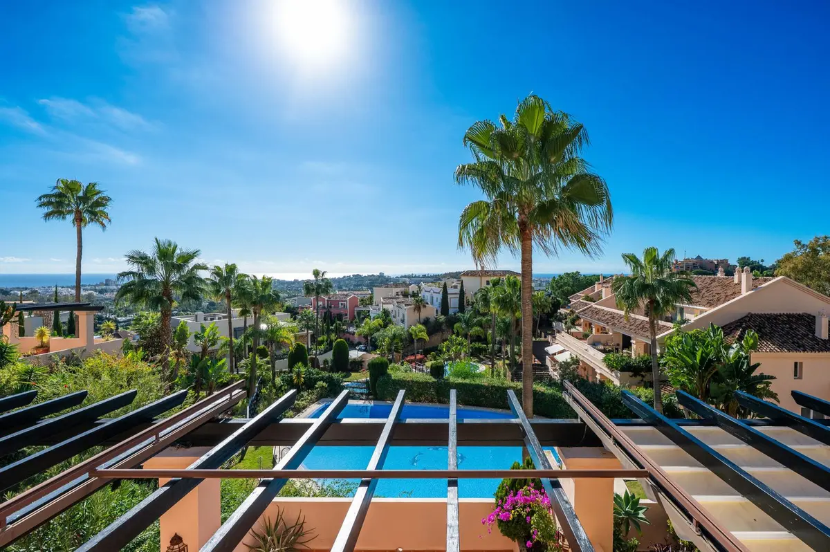 Middle Floor Apartment in Nueva Andalucía