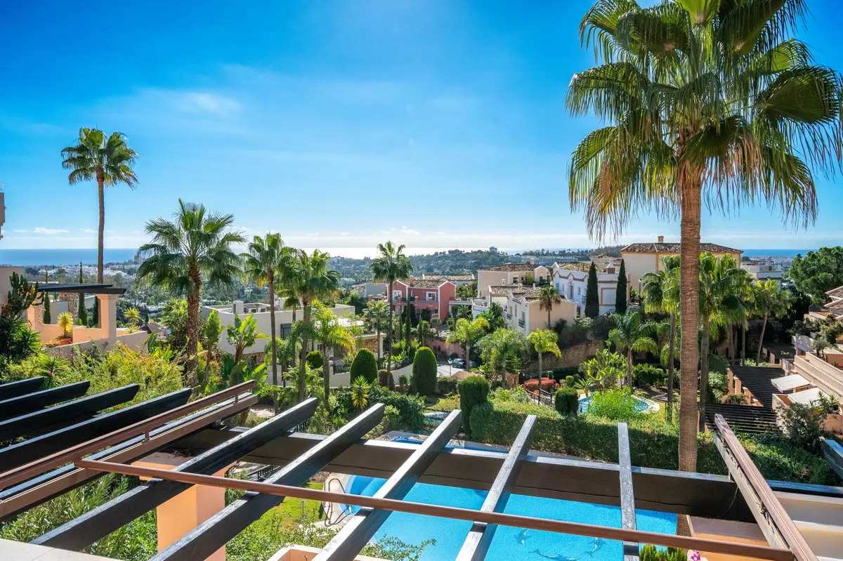 Middle Floor Apartment in Nueva Andalucía