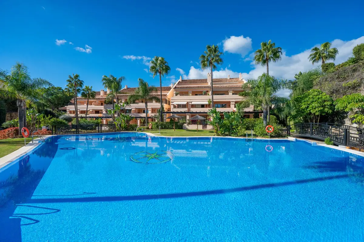 Middle Floor Apartment in Nueva Andalucía
