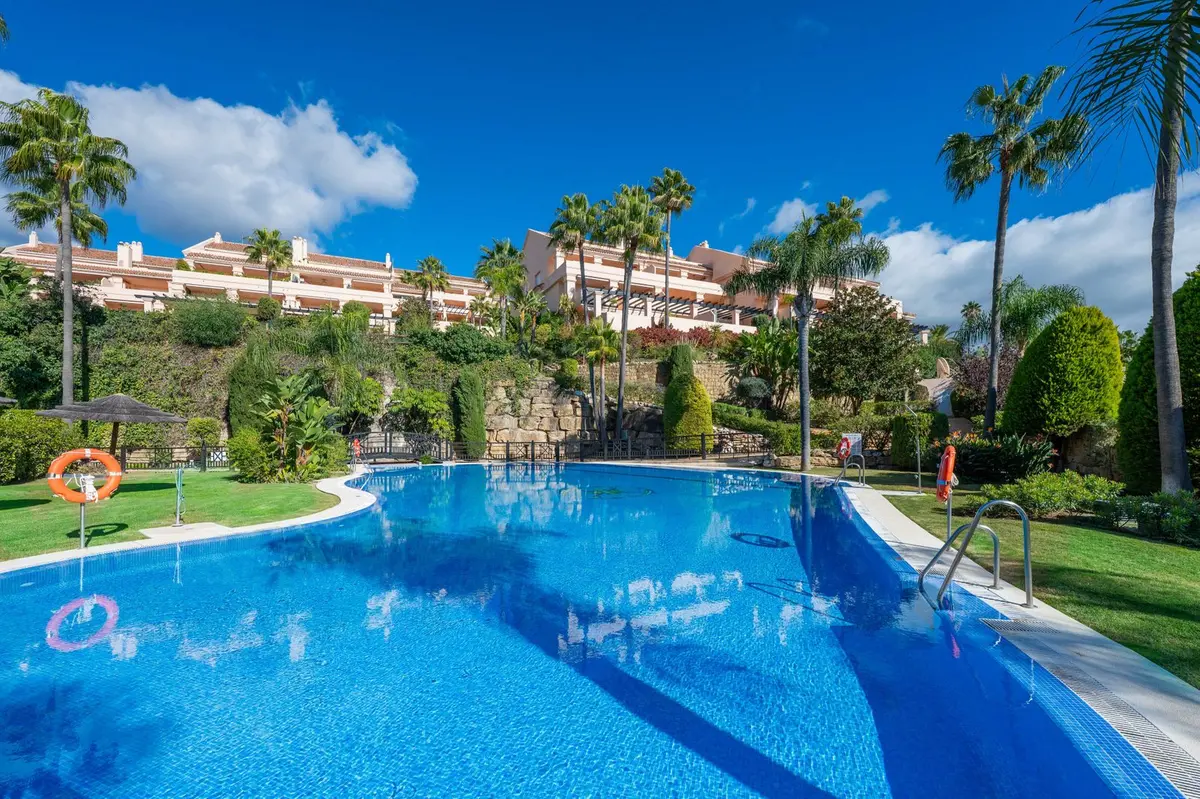 Middle Floor Apartment in Nueva Andalucía