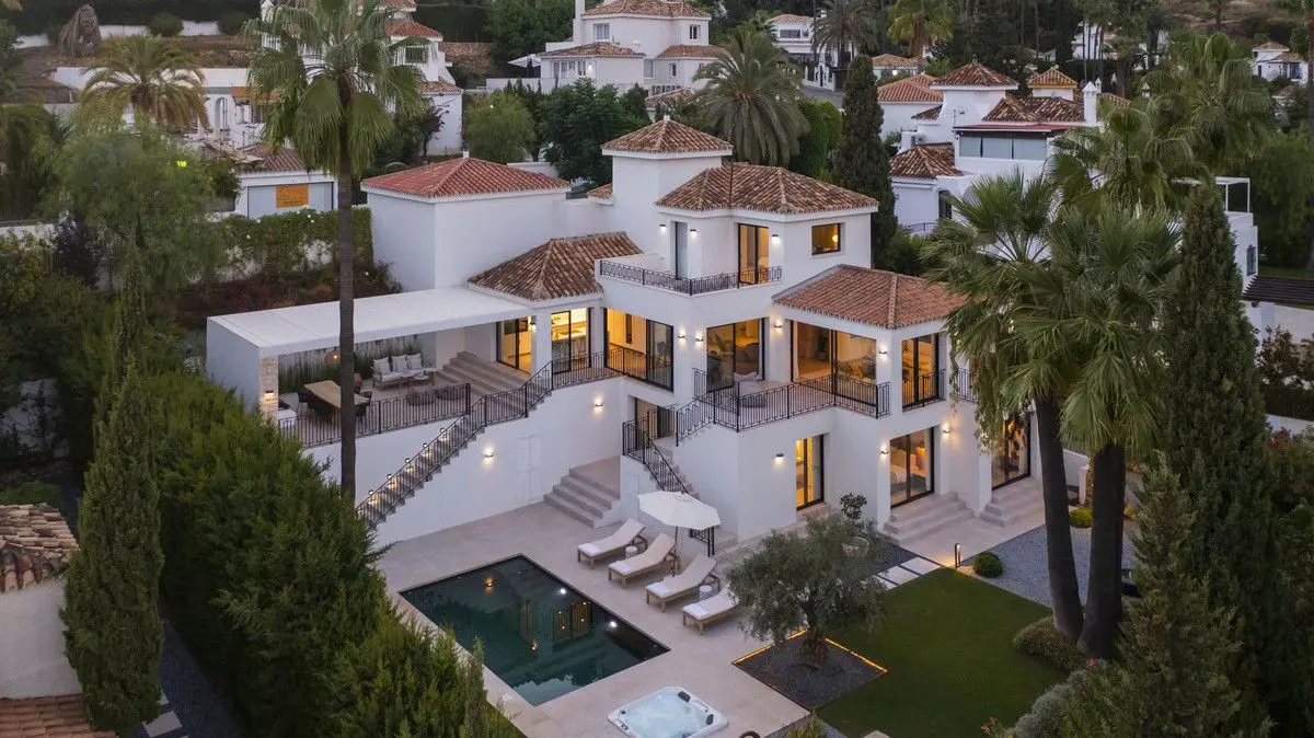 Detached Villa in Nueva Andalucía