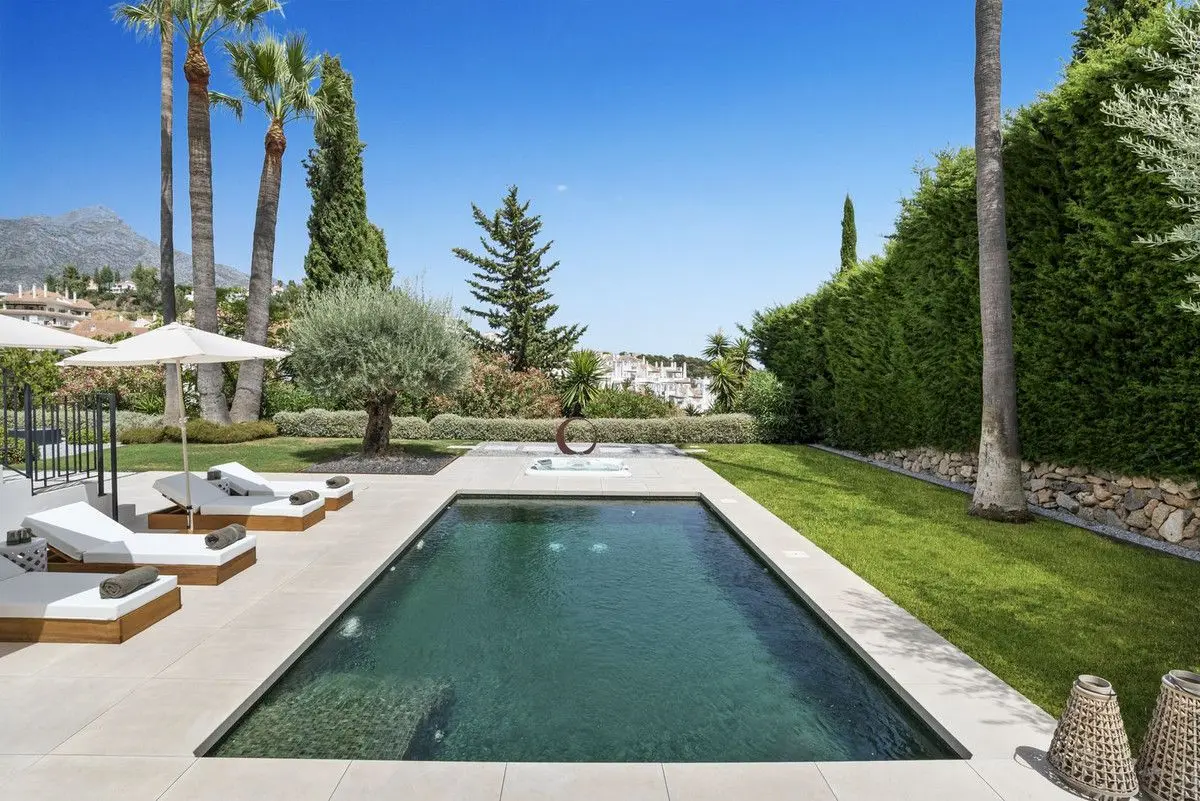 Detached Villa in Nueva Andalucía