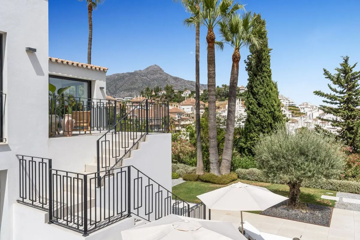 Detached Villa in Nueva Andalucía