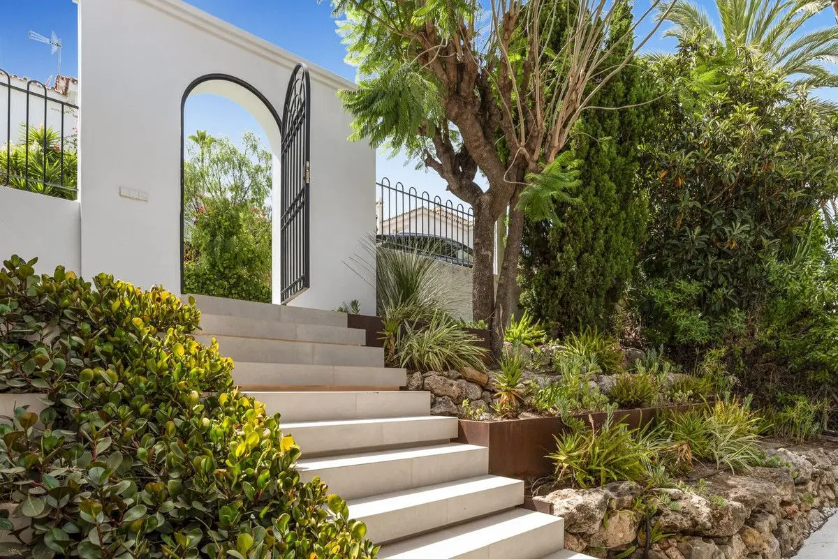 Detached Villa in Nueva Andalucía