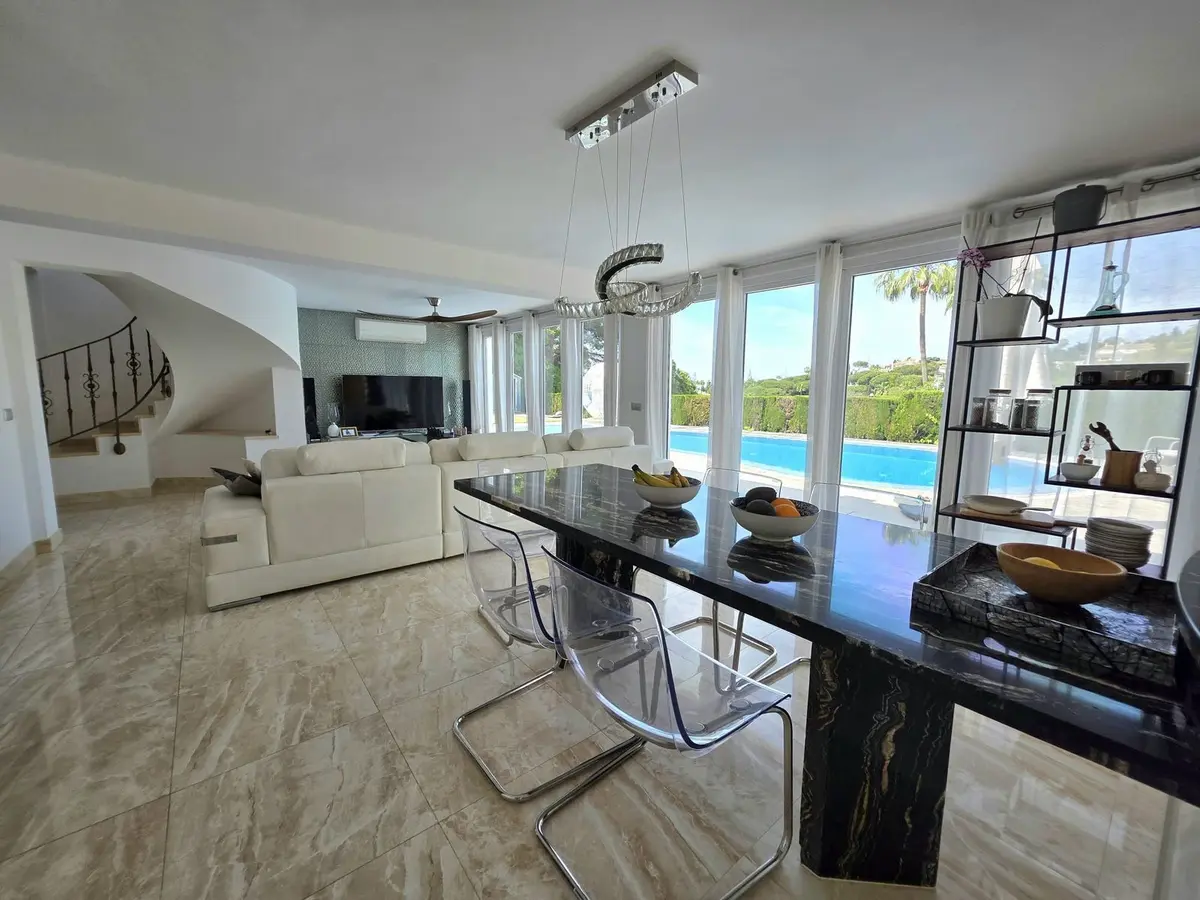 Detached Villa in Elviria