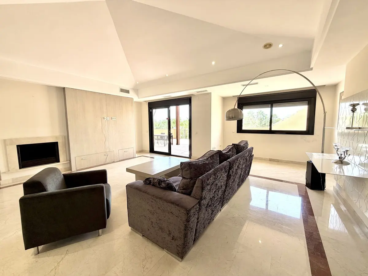Top Floor Apartment in Puerto Banús