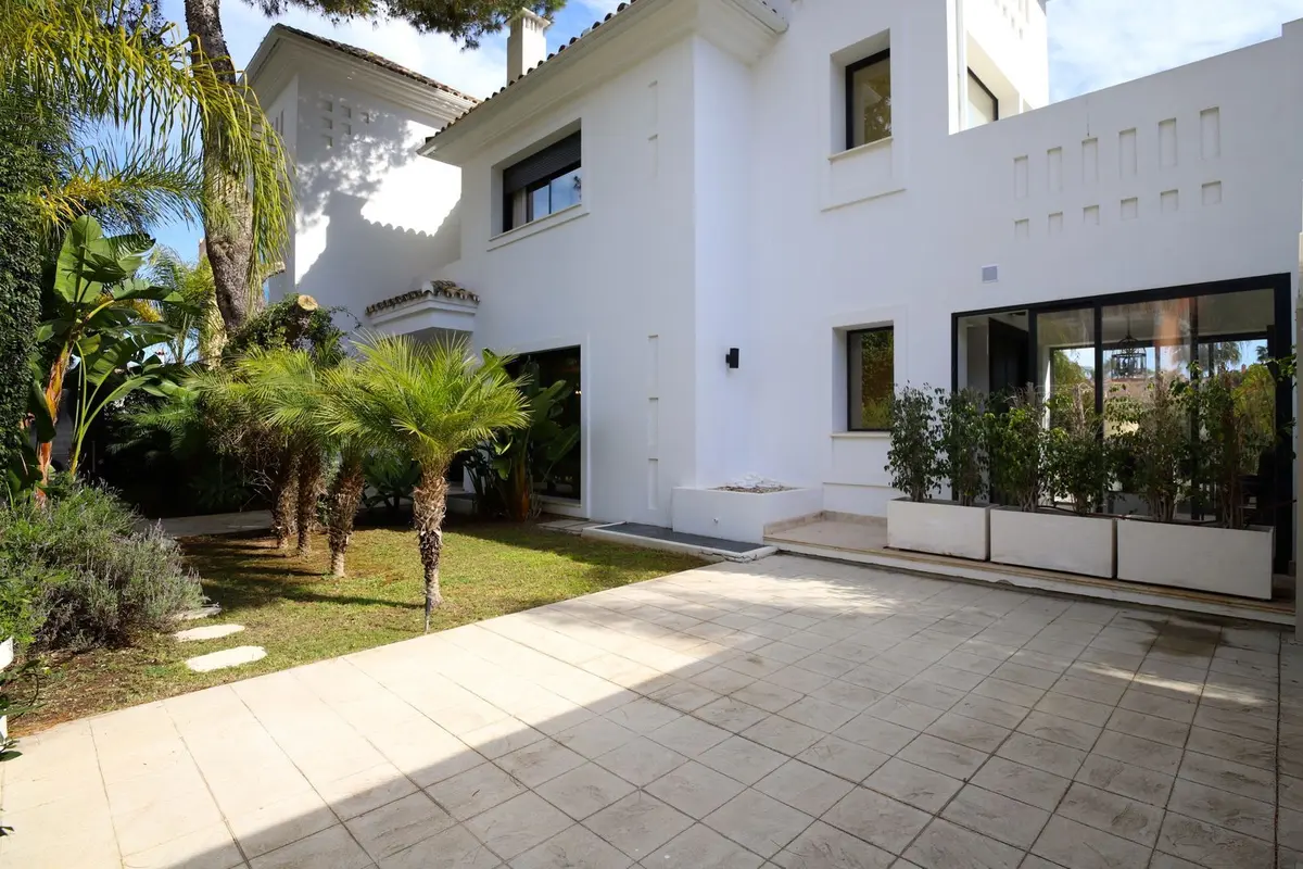 Detached Villa in Nueva Andalucía