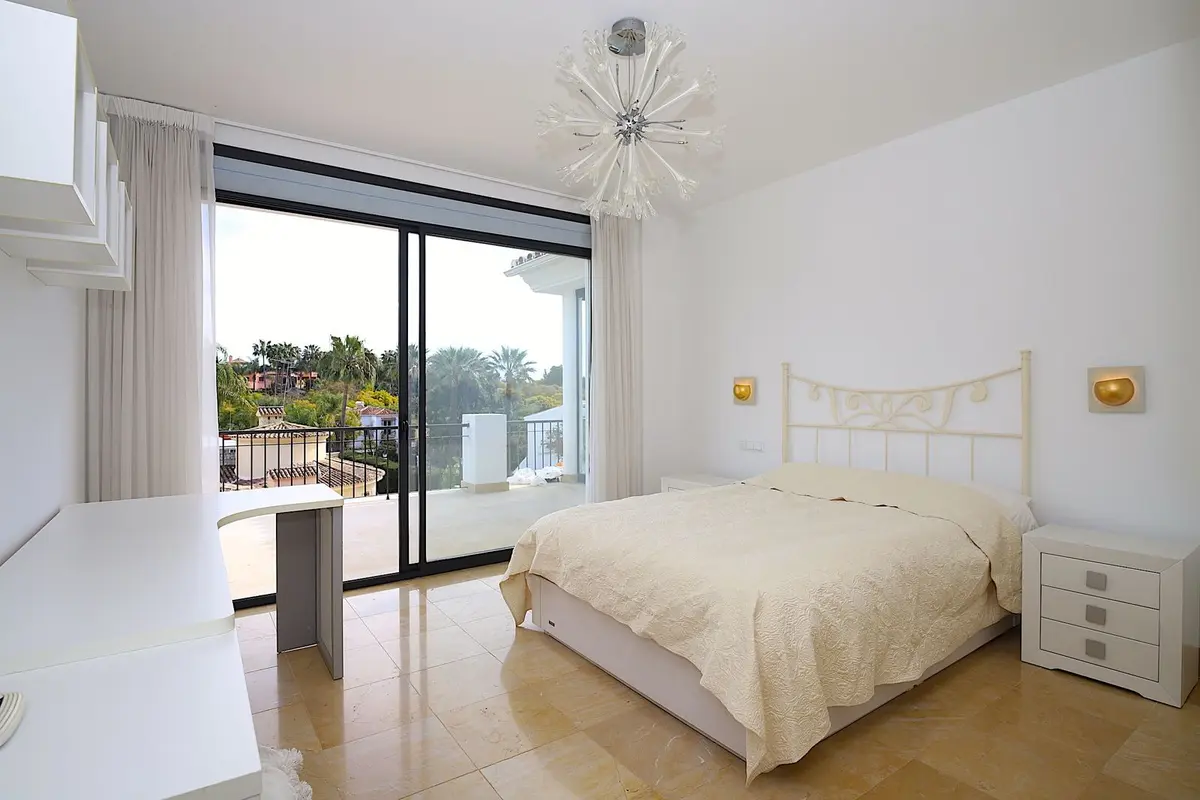 Detached Villa in Nueva Andalucía