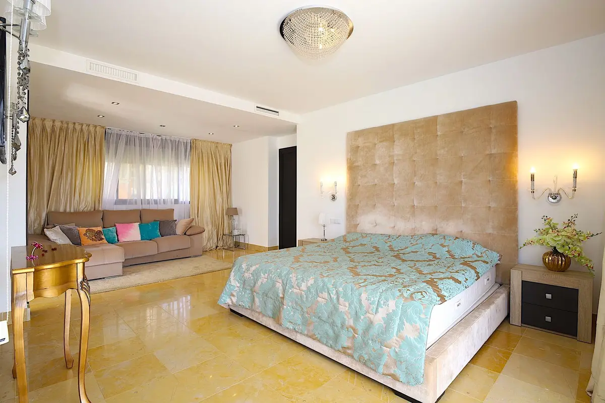 Detached Villa in Nueva Andalucía