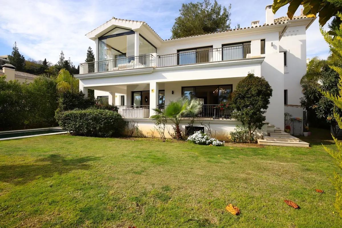 Detached Villa in Nueva Andalucía