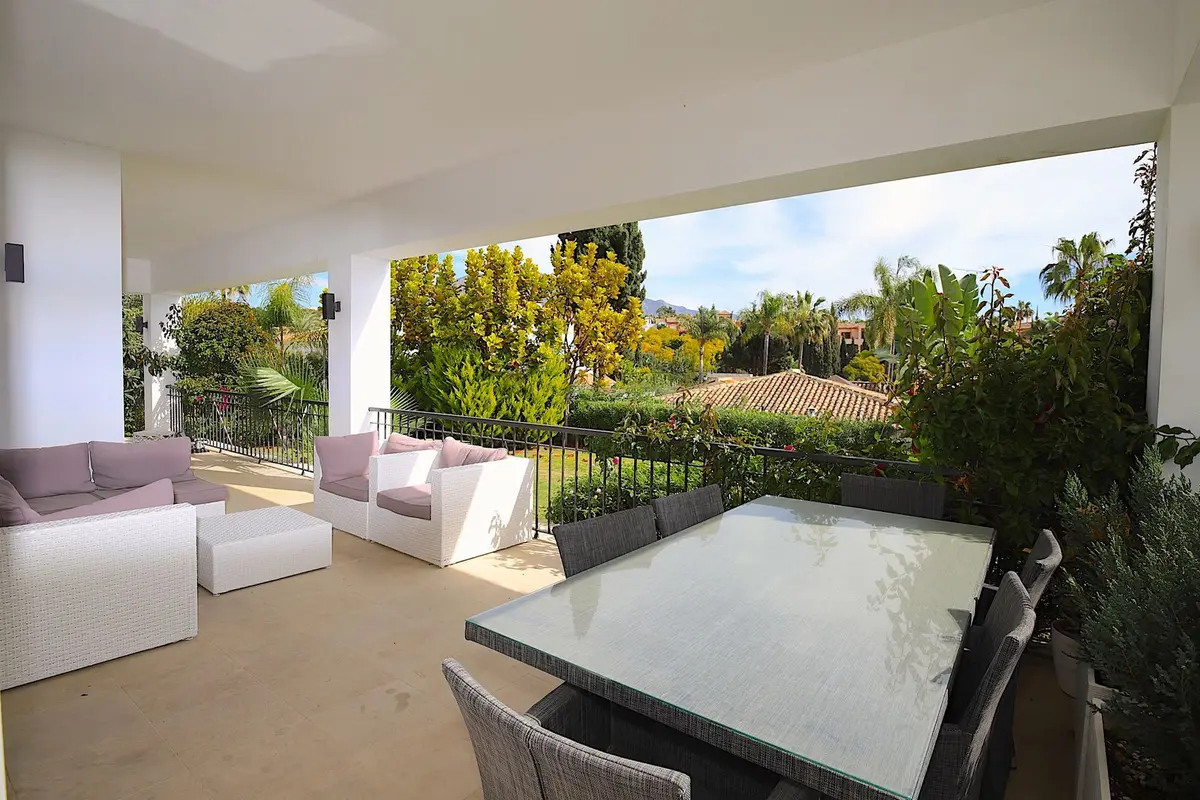 Detached Villa in Nueva Andalucía