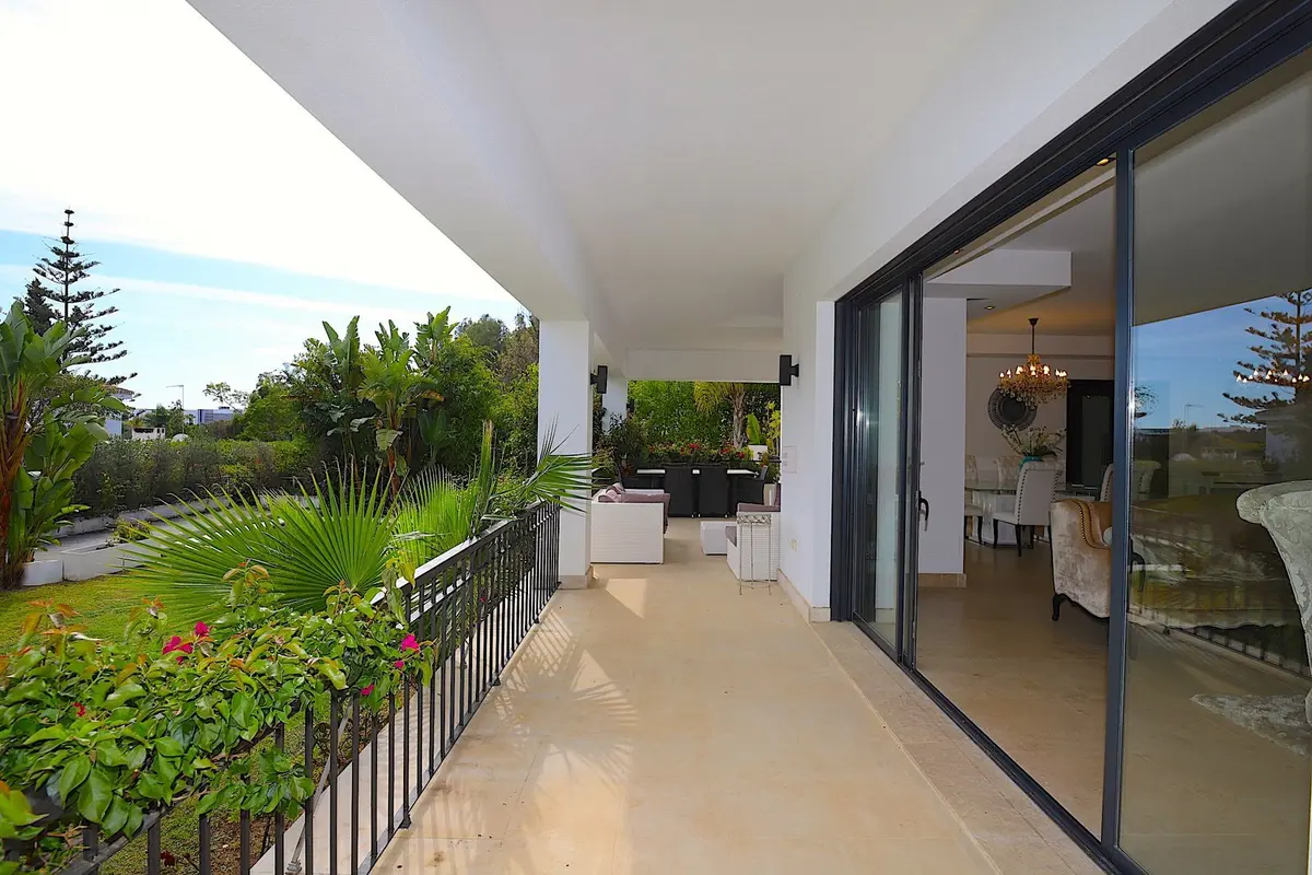 Detached Villa in Nueva Andalucía