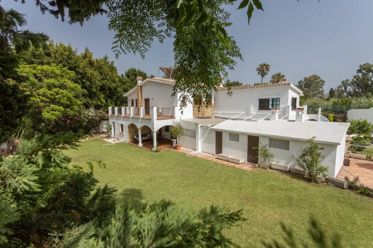 Detached Villa in Guadalmina Baja