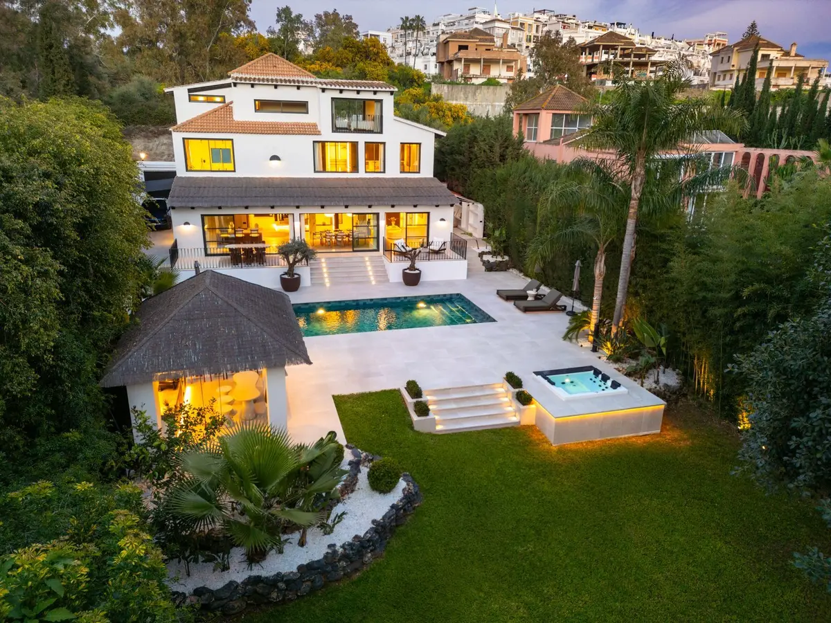 Detached Villa in Nueva Andalucía