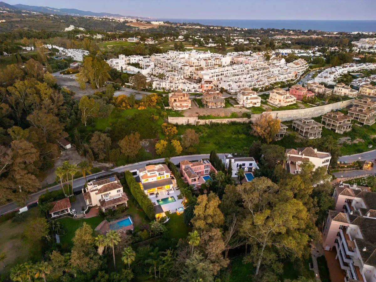 Detached Villa in Nueva Andalucía