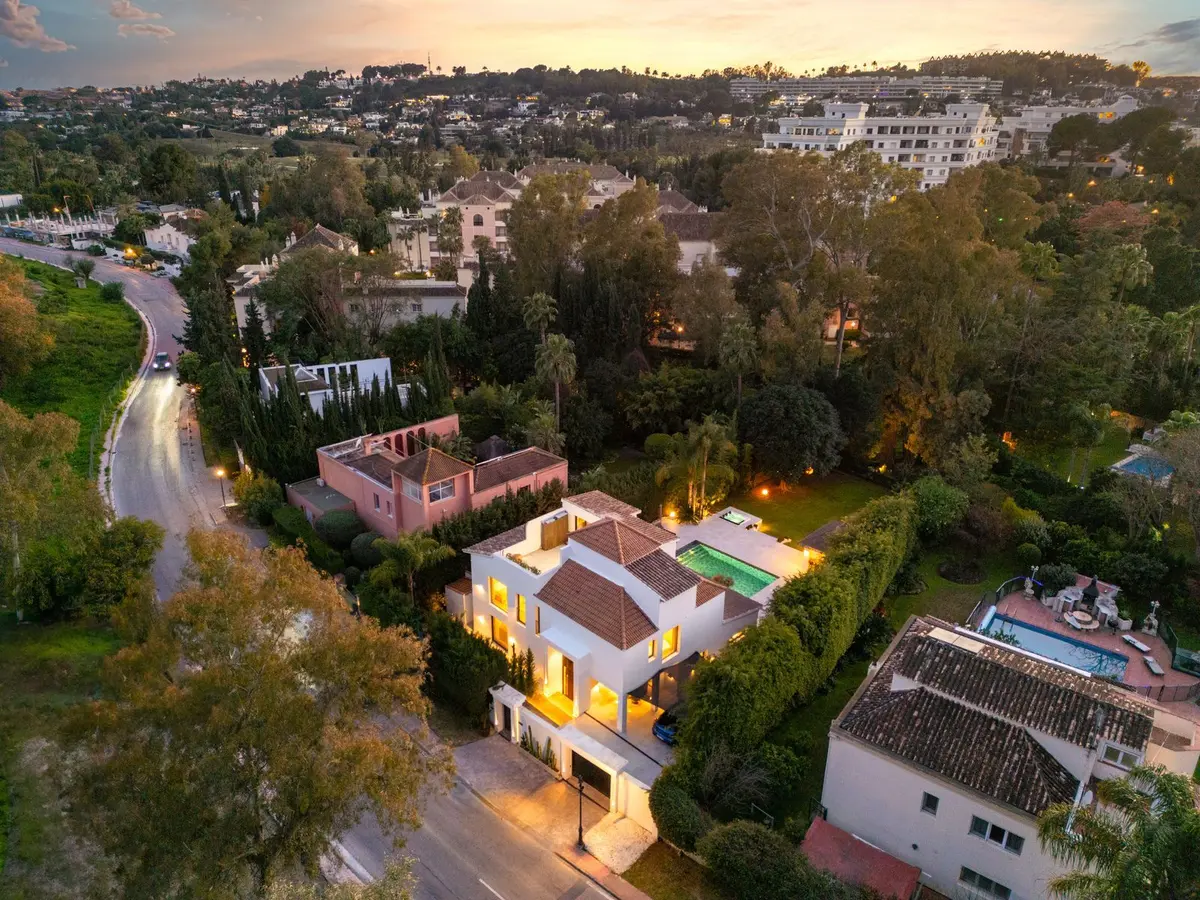 Detached Villa in Nueva Andalucía