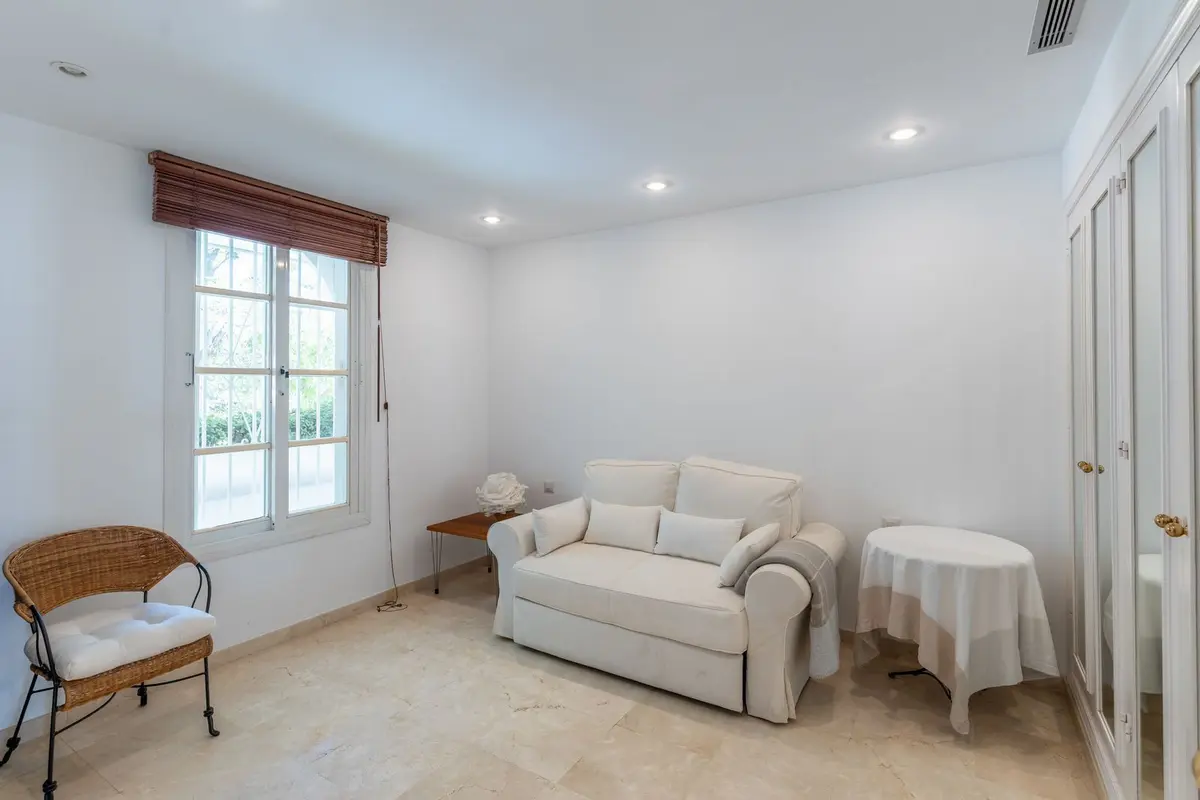 Middle Floor Apartment in Estepona