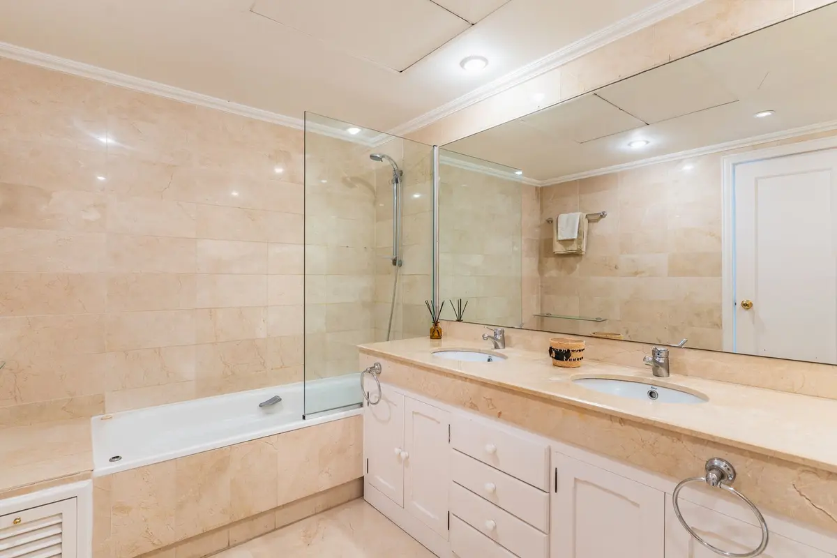 Middle Floor Apartment in Estepona