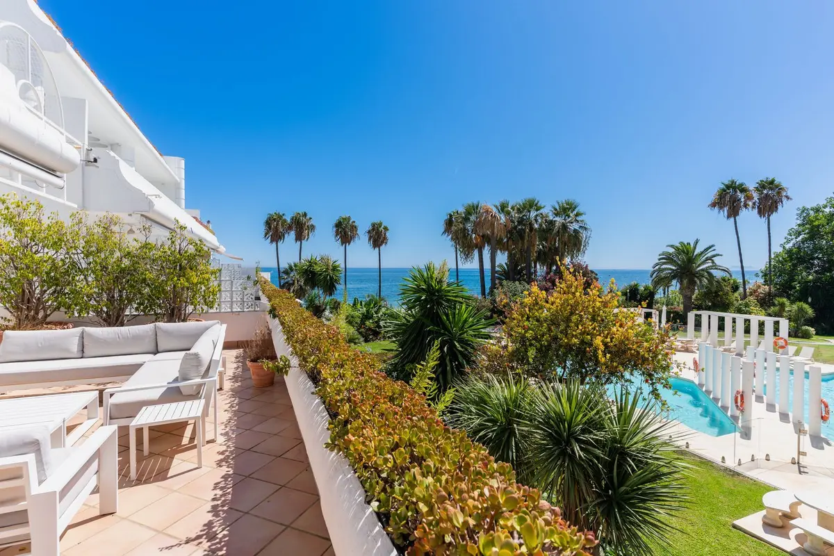 Middle Floor Apartment in Estepona