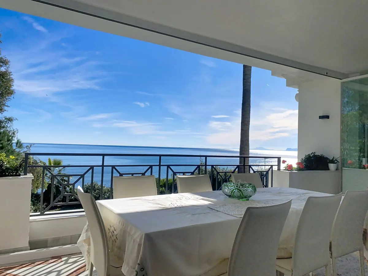 Middle Floor Apartment in Estepona