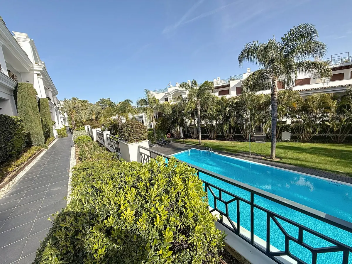 Middle Floor Apartment in Estepona