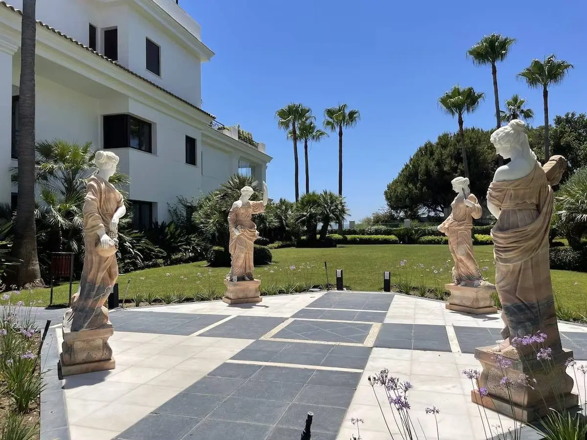 Middle Floor Apartment in Estepona