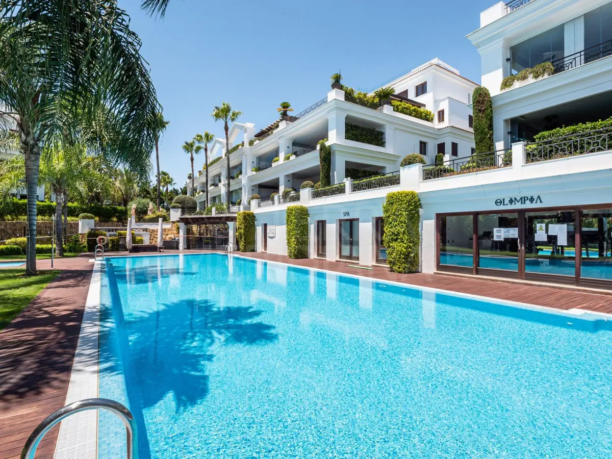 Middle Floor Apartment in Estepona