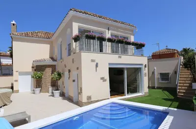 4 Bedroom Villa in San Pedro de Alcántara with Private Pool
