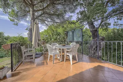 Beachside 6 Bedroom Villa in Elviria with 970 m² Plot