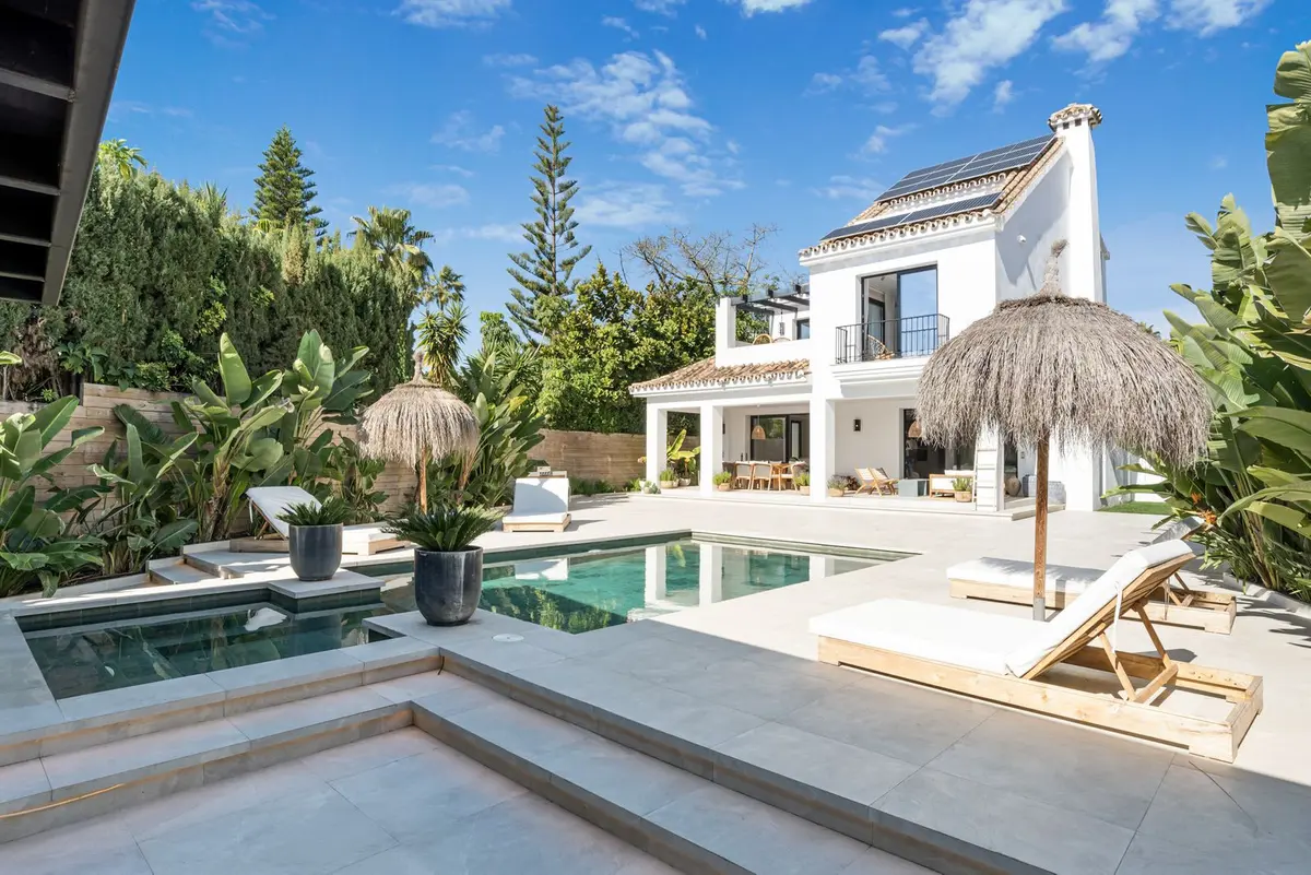 Detached Villa in Nueva Andalucía