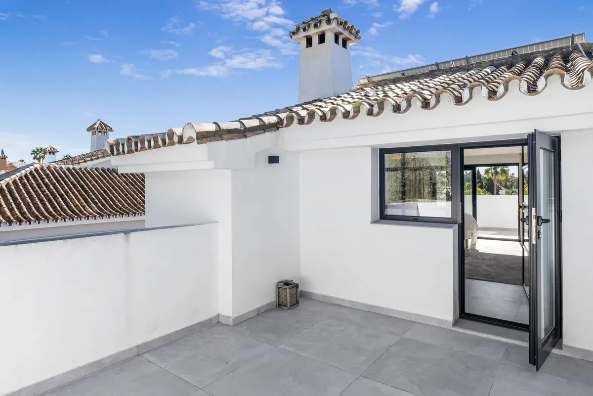 Detached Villa in Nueva Andalucía