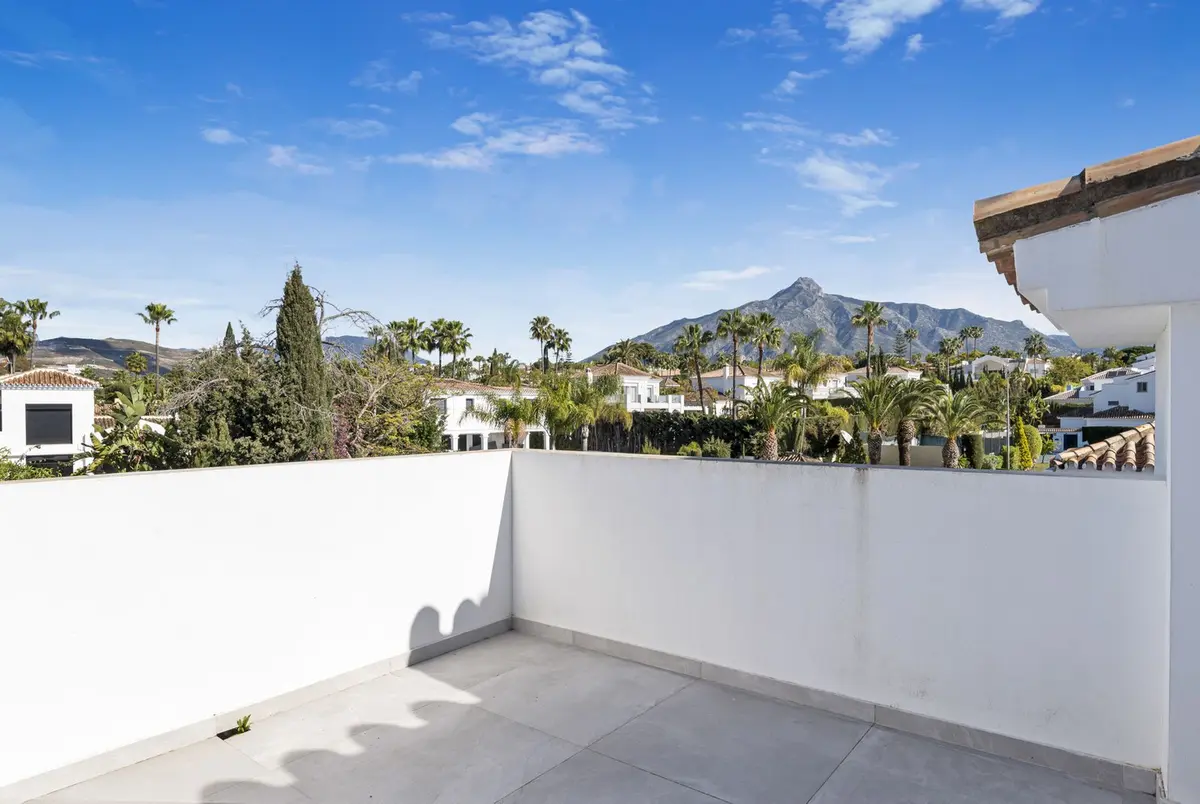 Detached Villa in Nueva Andalucía