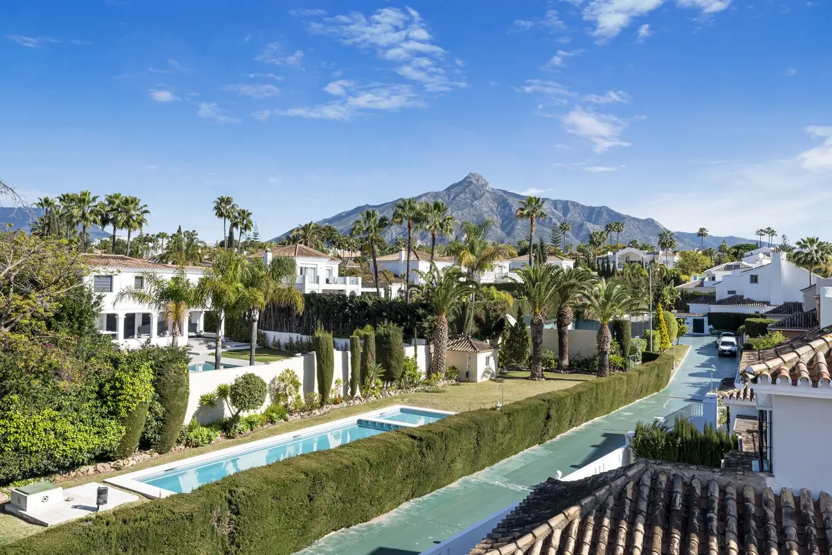 Detached Villa in Nueva Andalucía