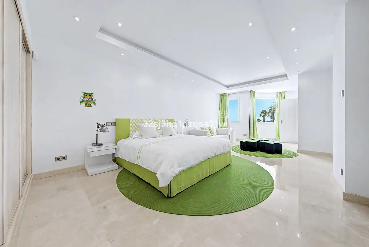 Middle Floor Apartment in Puerto Banús
