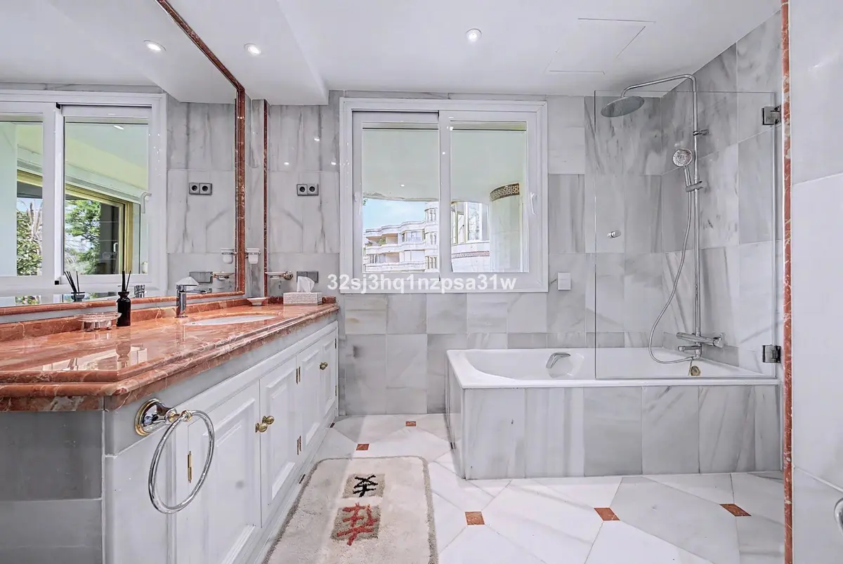 Middle Floor Apartment in Puerto Banús