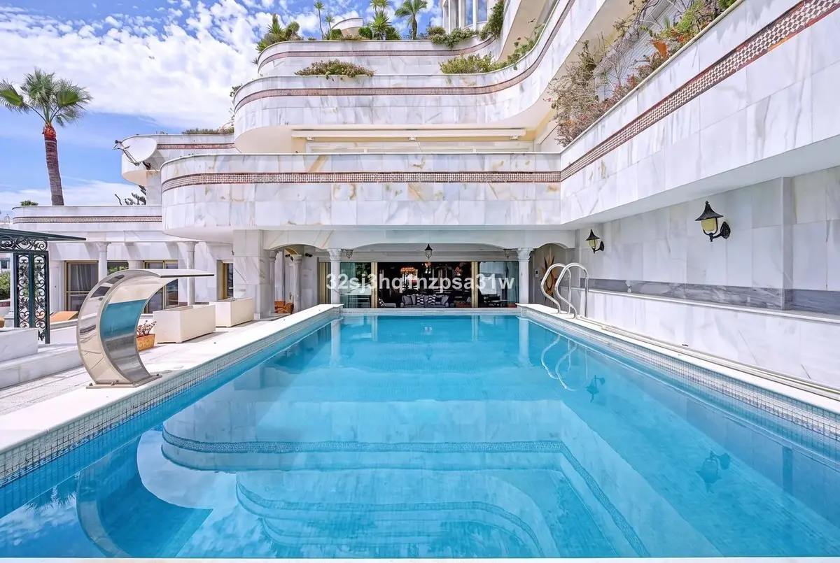 Middle Floor Apartment in Puerto Banús