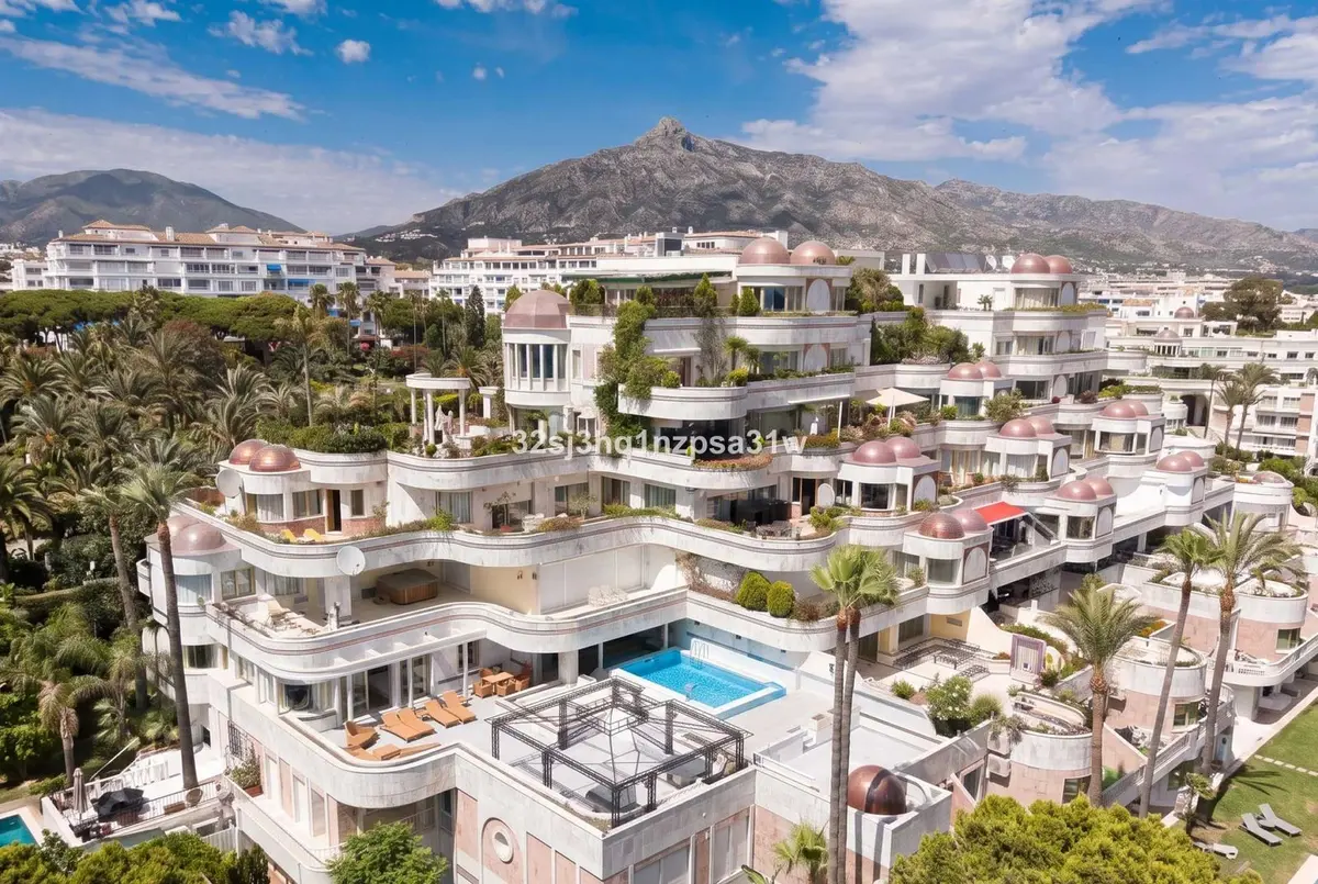 Middle Floor Apartment in Puerto Banús