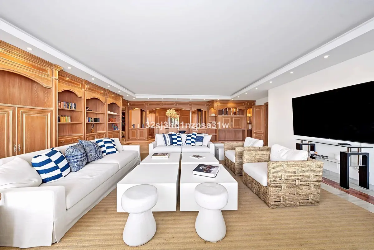 Middle Floor Apartment in Puerto Banús