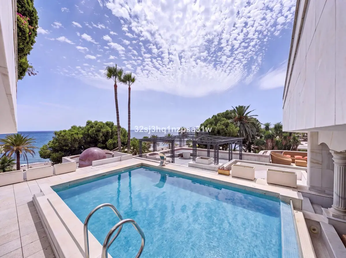 Middle Floor Apartment in Puerto Banús