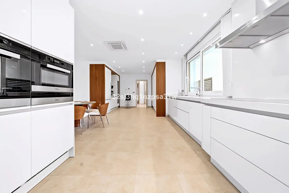 Middle Floor Apartment in Puerto Banús