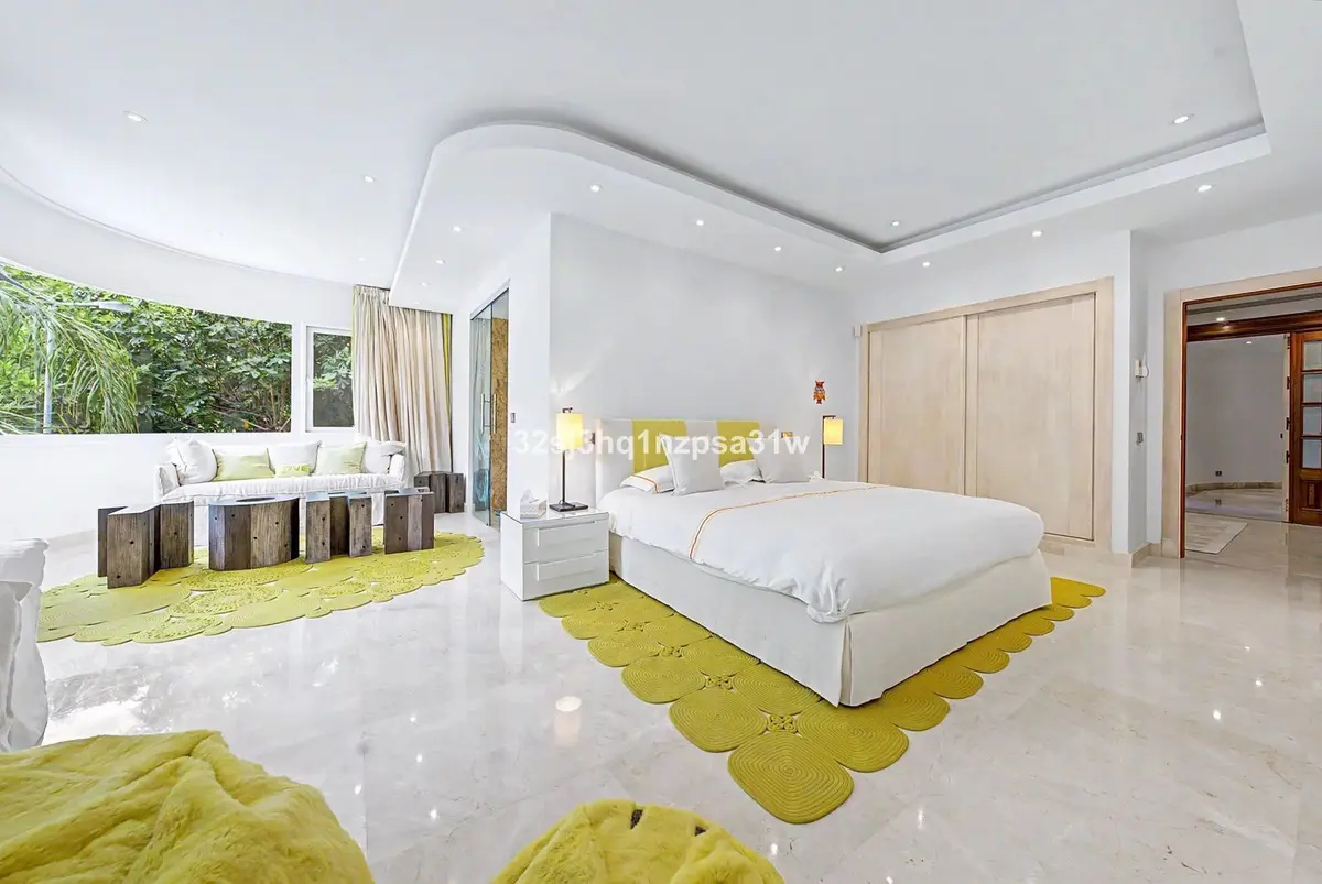Middle Floor Apartment in Puerto Banús