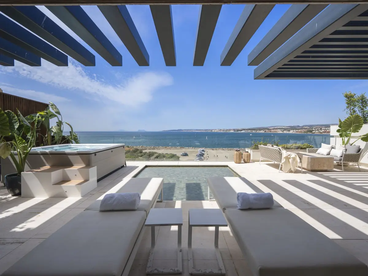 Middle Floor Apartment in Estepona