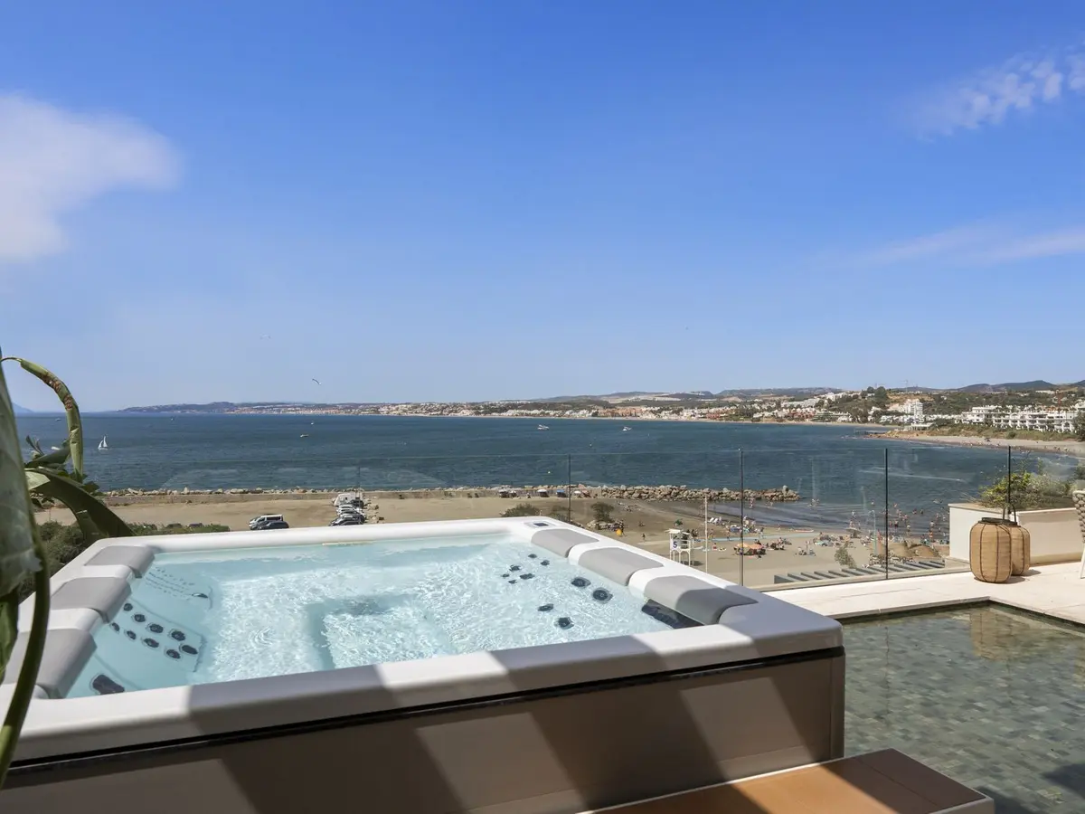 Middle Floor Apartment in Estepona
