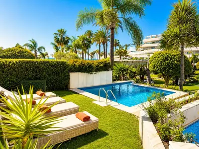 Panoramic Sea View Garden Apartment in Puerto Banús